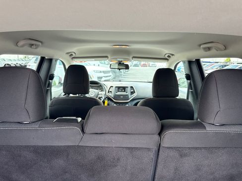 Used 2015 Jeep Cherokee Latitude FWD image 10