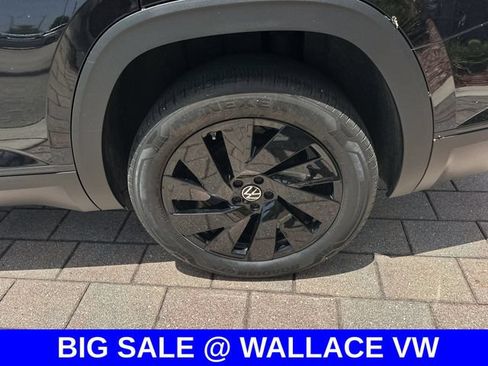Used 2025 Volkswagen Atlas SE w/ Panoramic Sunroof Package FWD image 8