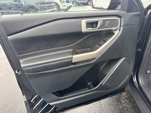 Used 2024 Ford Explorer XLT w/ Equipment Group 202A AWD/4WD image 32