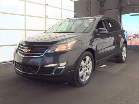 Used 2017 Chevrolet Traverse LT w/ Style and Technology Package FWD image 1