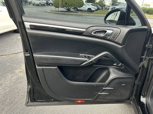 Used 2012 Porsche Cayenne S image 11