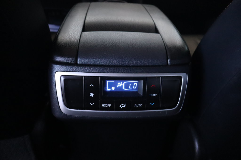 Used 2015 Toyota Highlander XLE AWD/4WD image 29