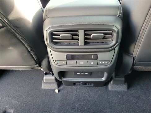 New 2025 Honda Pilot Touring image 10