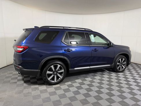Certified 2024 Honda Pilot Touring image 7