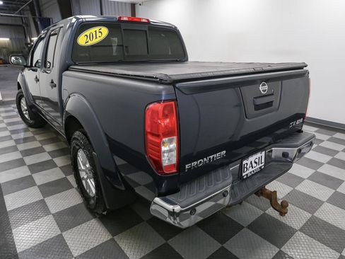 Used 2015 Nissan Frontier SV w/ SV Value Truck Package AWD/4WD image 9