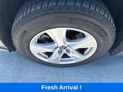 Used 2021 Toyota Highlander LE FWD image 19