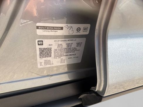 Used 2025 GMC Acadia Elevation image 28