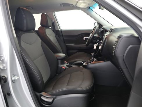 Used 2018 Kia Soul + image 4
