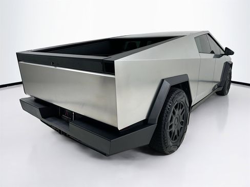 Used 2024 Tesla Cybertruck AWD Crew Cab image 8