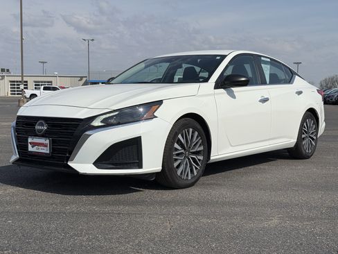 Used 2025 Nissan Altima 2.5 SV image 7