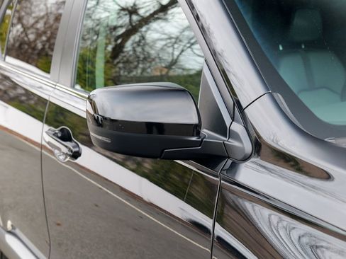 Used 2025 Honda Pilot EX-L image 10