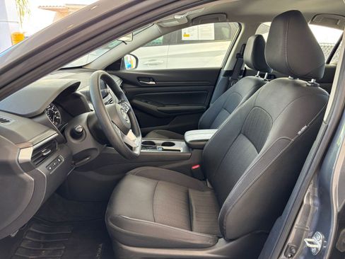 Used 2025 Nissan Altima 2.5 SV FWD image 27
