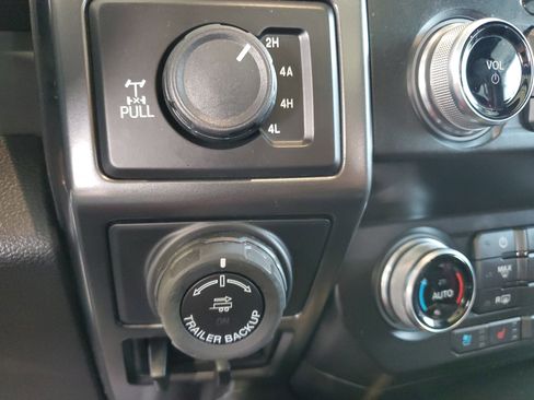 Used 2019 Ford F150 Lariat w/ Equipment Group 502A Luxury AWD/4WD image 31