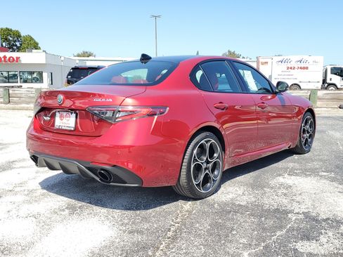 Used 2024 Alfa Romeo Giulia Veloce image 6