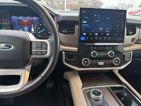 Used 2024 Ford Expedition Limited image 20