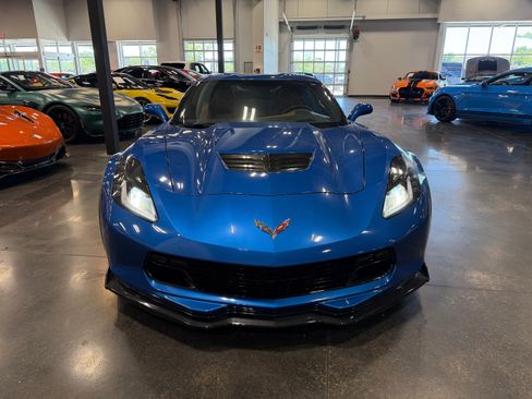 Used 2015 Chevrolet Corvette Z06 w/ 3LZ Preferred Equipment Group RWD image 2
