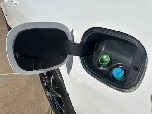 Used 2023 Chevrolet Suburban RST w/ Luxury Package image 15