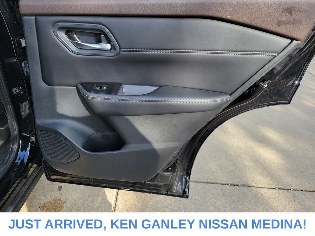 Certified 2023 Nissan Rogue SV w/ SV Premium B Package AWD/4WD image 20