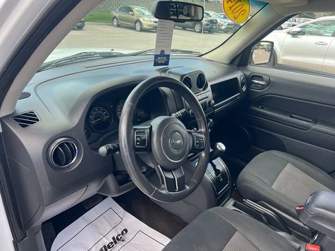 Used 2014 Jeep Patriot Latitude AWD/4WD image 15