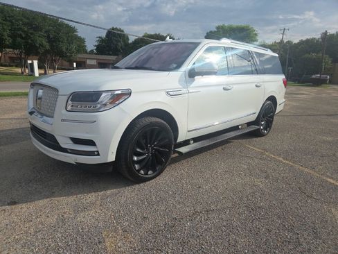 Used 2020 Lincoln Navigator L Reserve w/ Equipment Group 208A Reserve AWD/4WD image 3