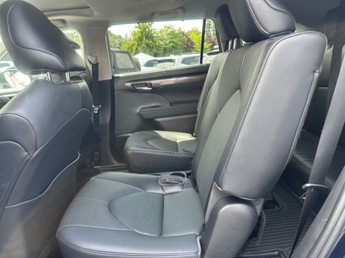 Used 2022 Toyota Highlander Limited AWD/4WD image 10