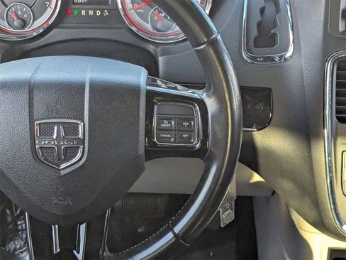 Used 2019 Dodge Grand Caravan SXT image 18