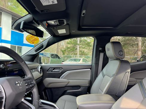 Used 2025 Chevrolet Colorado ZR2 w/ ZR2 Bison Edition image 12