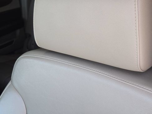 Used 2018 Chevrolet Suburban LT RWD image 10