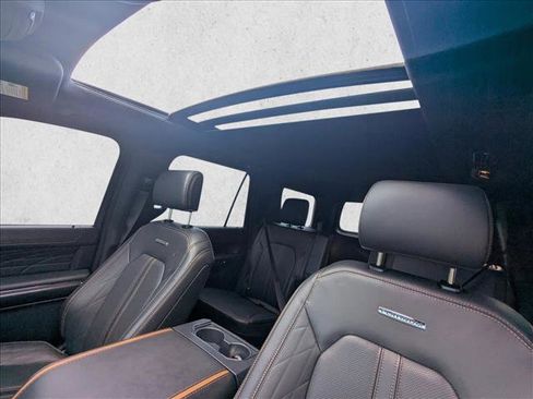 Used 2024 Ford Expedition Platinum image 12