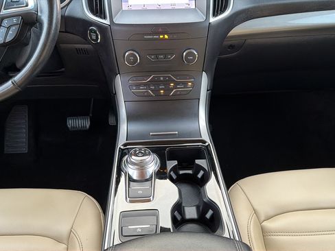 Used 2019 Ford Edge SEL w/ Equipment Group 201A FWD image 14