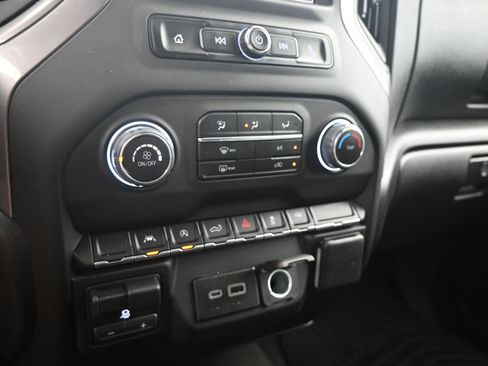 Used 2024 Chevrolet Silverado 1500 Custom image 14