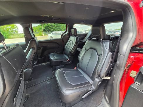 Used 2025 Chrysler Pacifica Select FWD image 21