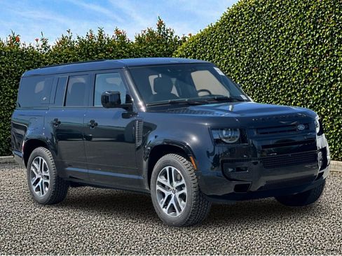 New 2024 Land Rover Defender 130 X-Dynamic SE AWD/4WD image 8