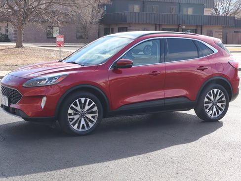 Used 2020 Ford Escape Titanium image 10