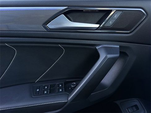 Used 2022 Volkswagen Tiguan SE R-Line image 22