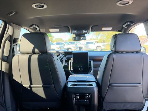 Certified 2025 GMC Yukon Denali image 8