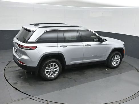 New 2025 Jeep Grand Cherokee Laredo image 29