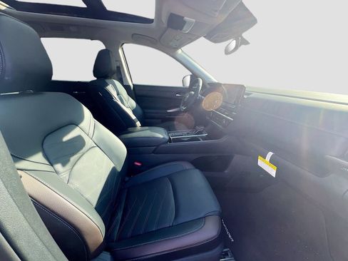 Used 2025 Nissan Pathfinder Platinum w/ Cargo Package image 30