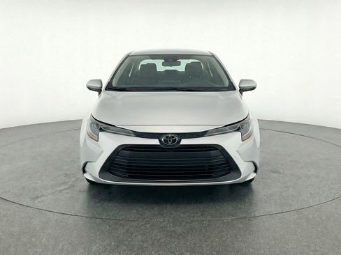 Used 2025 Toyota Corolla LE image 2