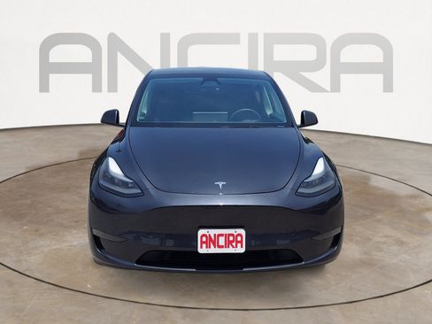 Used 2024 Tesla Model Y Long Range AWD/4WD image 4