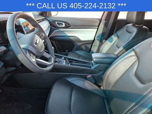 Used 2025 Jeep Compass Limited image 22