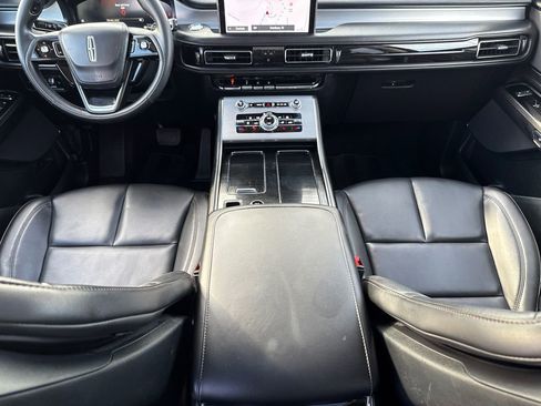Used 2023 Lincoln Aviator AWD w/ Premium Package image 11