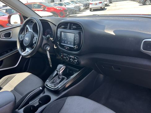 Used 2020 Kia Soul LX FWD image 13
