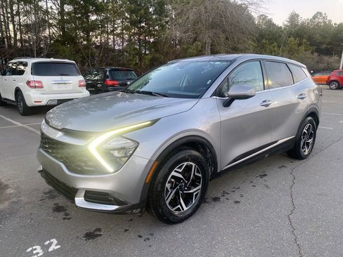 Used 2023 Kia Sportage LX image 7