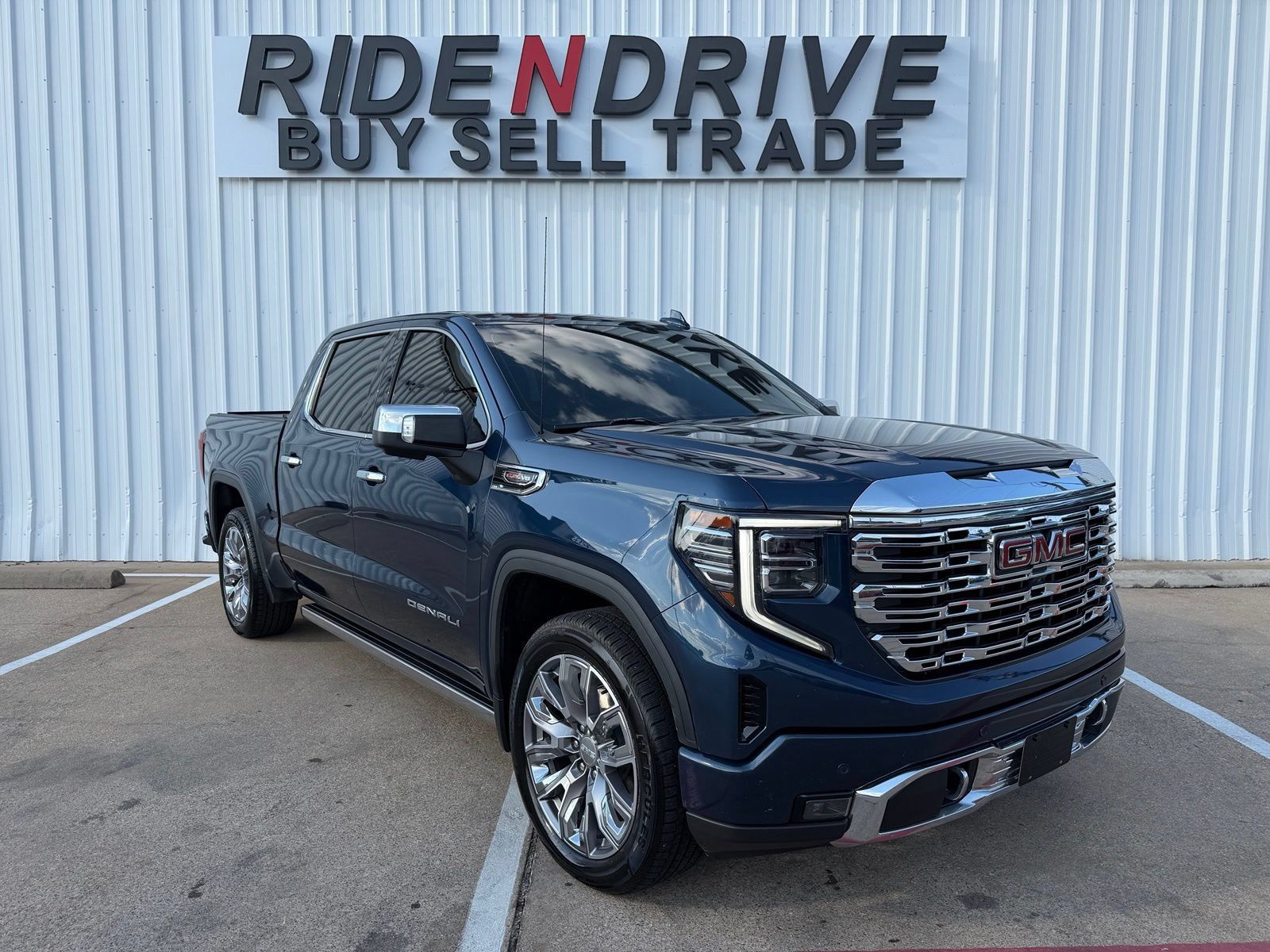 Used 2023 GMC Sierra 1500 Denali w/ Denali Reserve Package AWD/4WD image 10