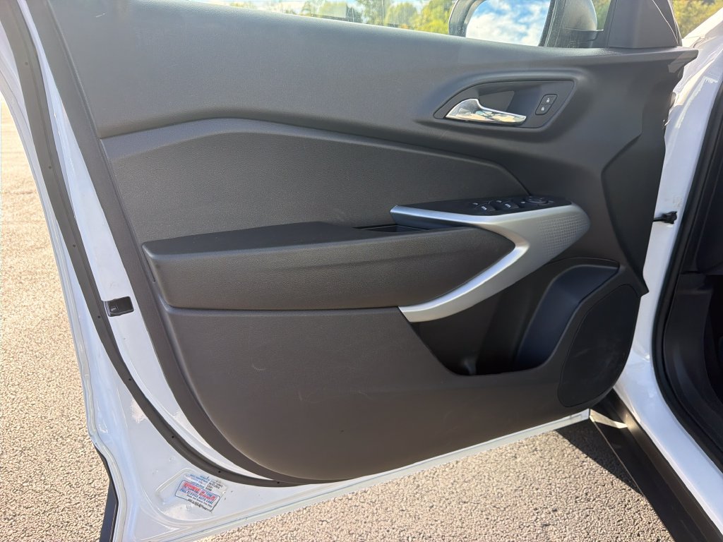 Used 2025 Chevrolet Trax LS FWD image 12