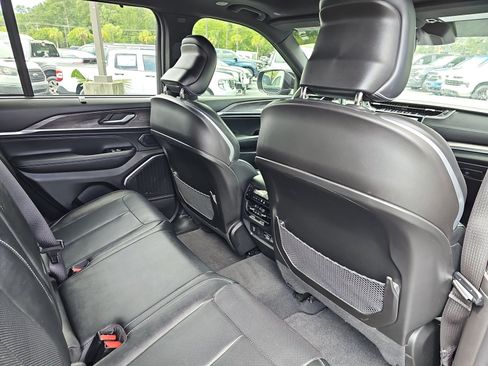 Used 2023 Jeep Grand Cherokee Overland w/ Luxury Tech Group IV AWD/4WD image 11