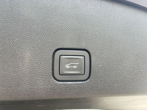 Certified 2025 Cadillac XT6 Premium Luxury image 16