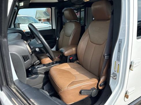 Used 2017 Jeep Wrangler Unlimited Sahara AWD/4WD image 2