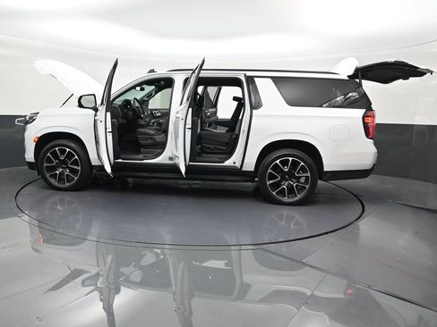 Used 2024 Chevrolet Suburban RST w/ Luxury Package RWD image 34